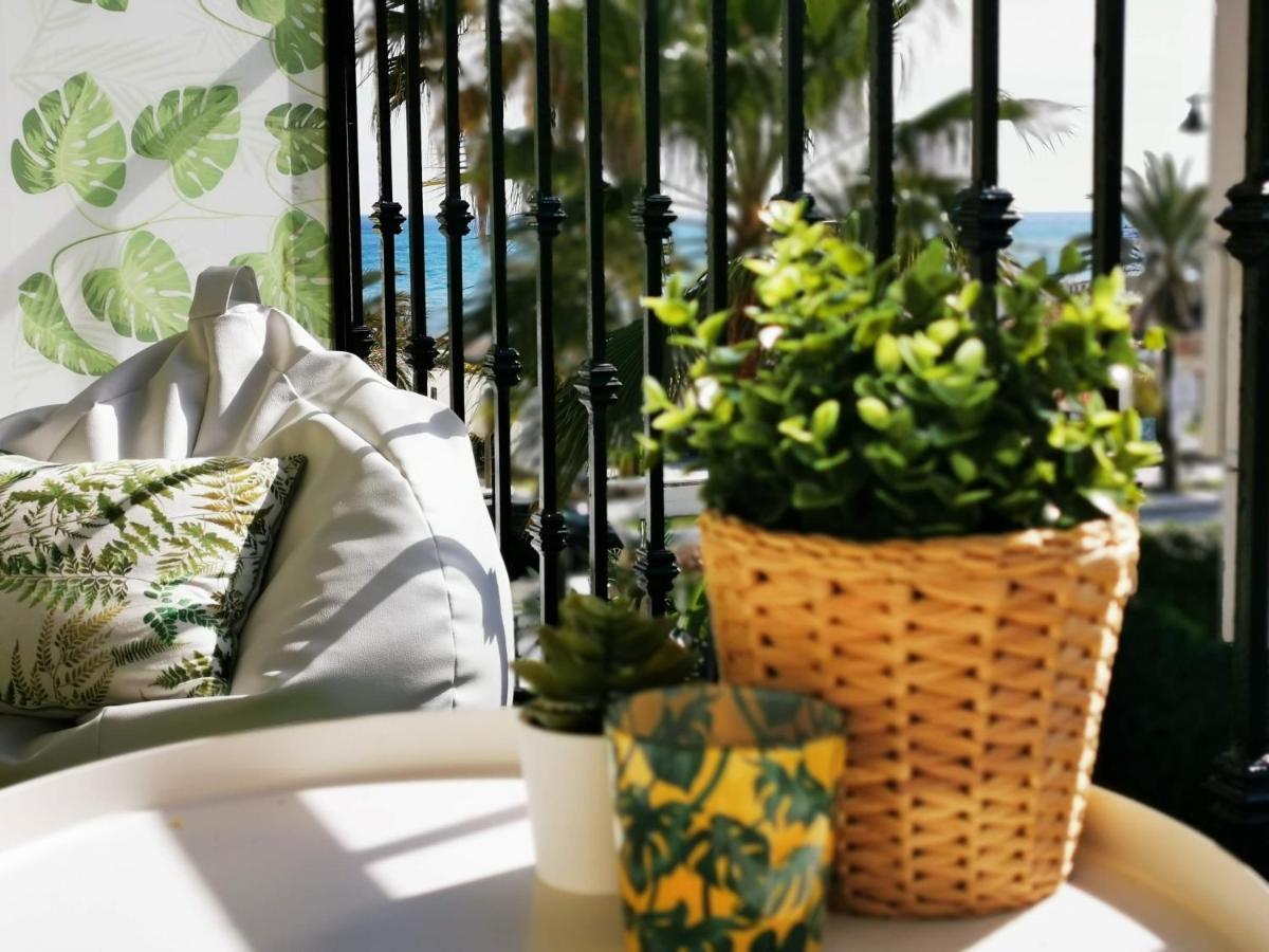 Lido Beachfront Apartment *